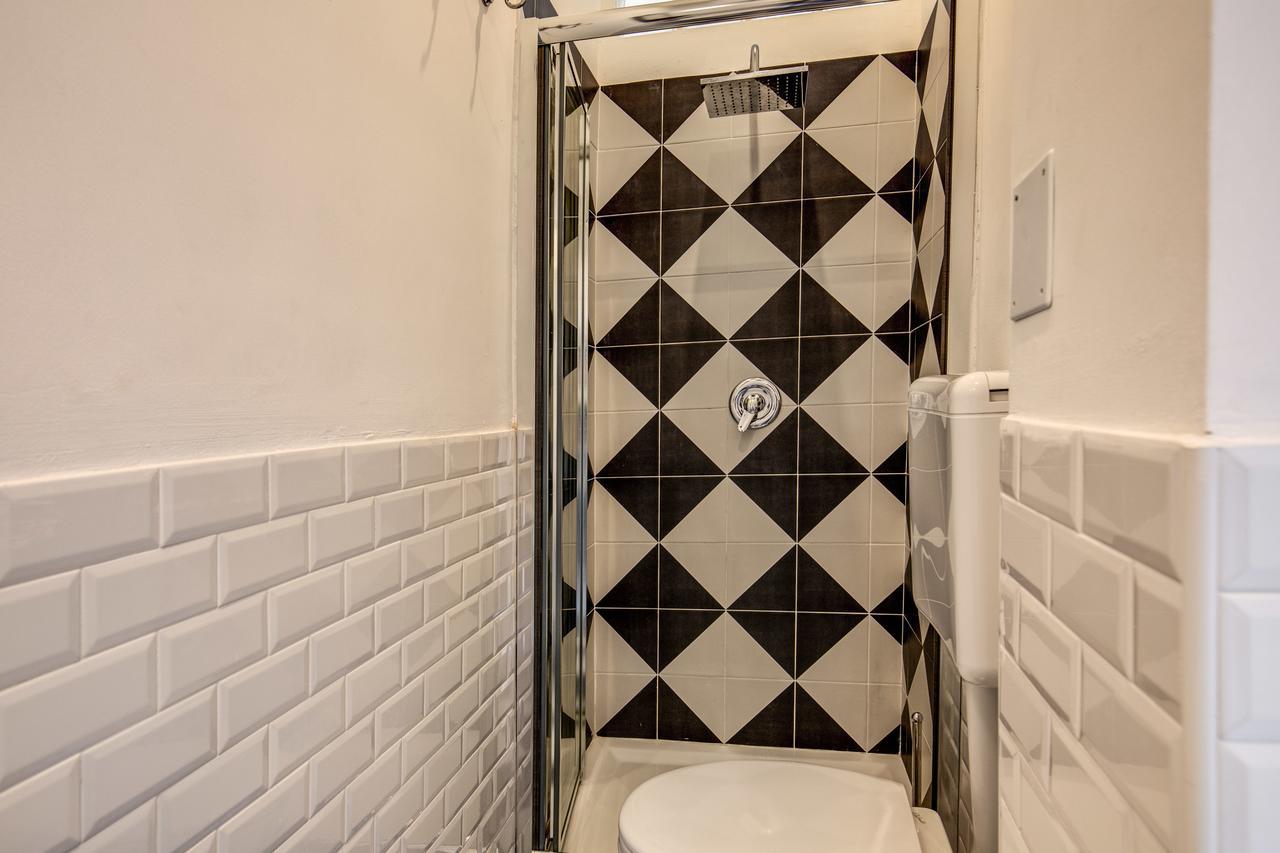Loreto Charming Studio Milan Bagian luar foto