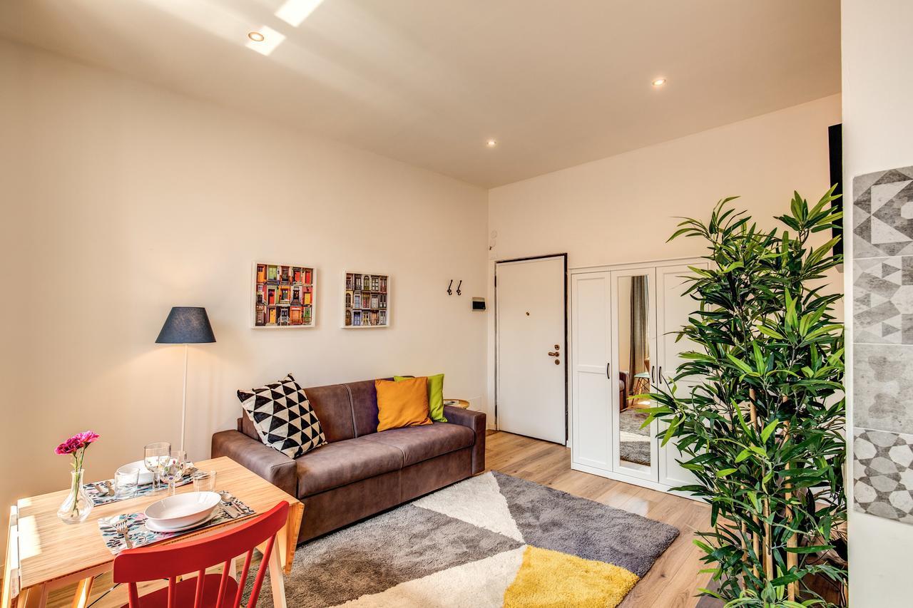 Loreto Charming Studio Milan Bagian luar foto