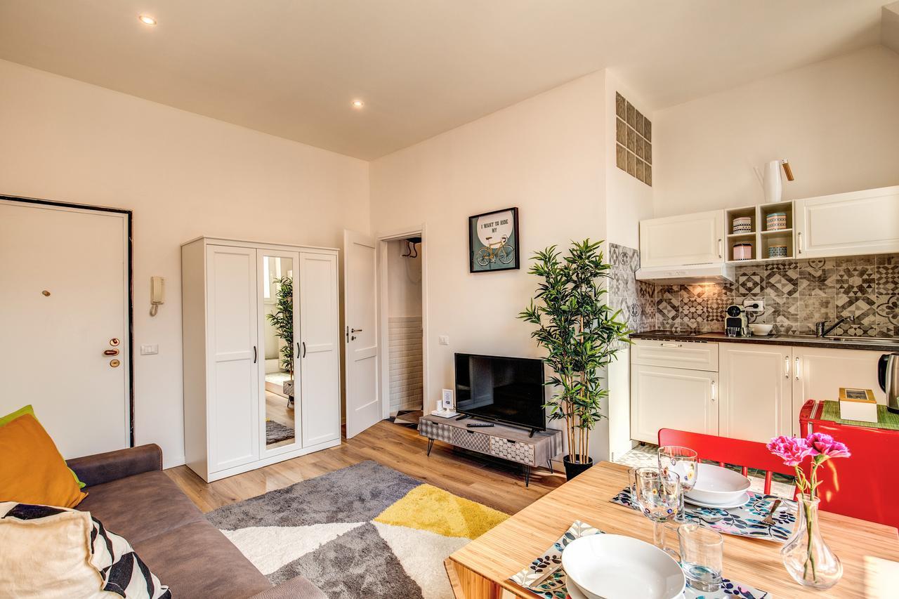 Loreto Charming Studio Milan Bagian luar foto