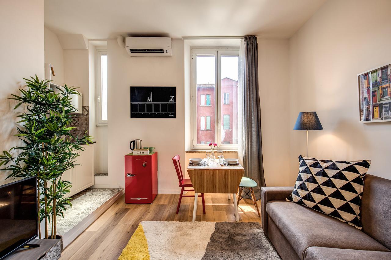 Loreto Charming Studio Milan Bagian luar foto