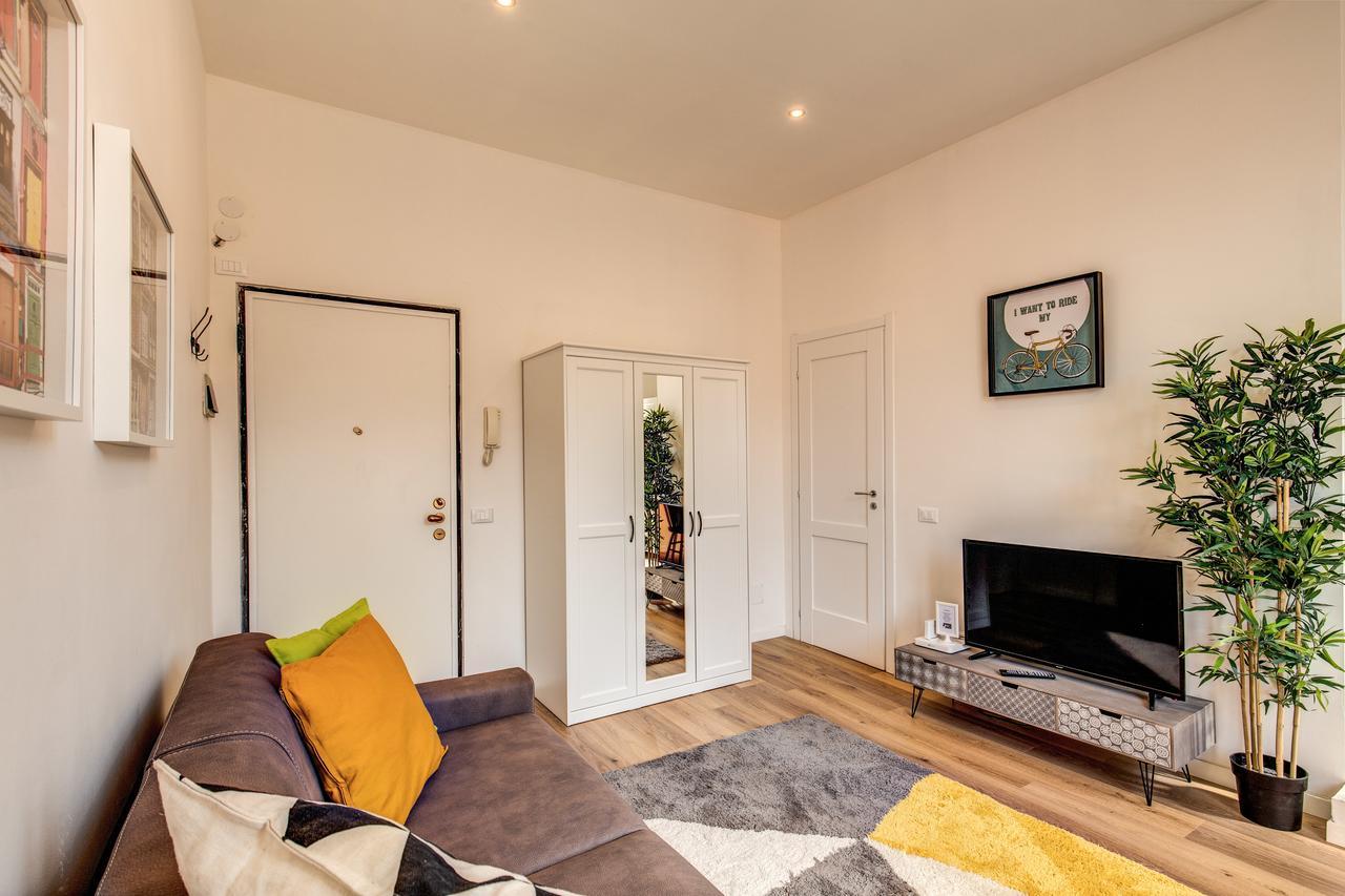 Loreto Charming Studio Milan Bagian luar foto